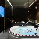Apartament Starowiślna Vip Jacuzzi *